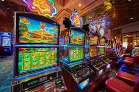 Live-dealer table selection interface on slo2 showing Dragon Tiger and roulette tables with limits and player counts